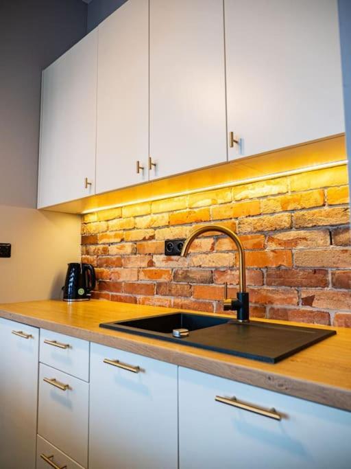 Chic Apartment In Historic Koneser Area Varşovia Exterior foto