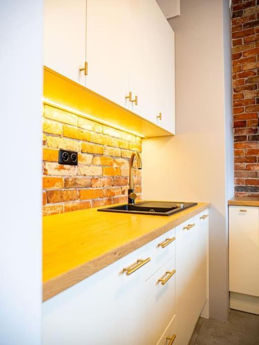 Chic Apartment In Historic Koneser Area Varşovia Exterior foto