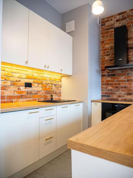 Chic Apartment In Historic Koneser Area Varşovia Exterior foto