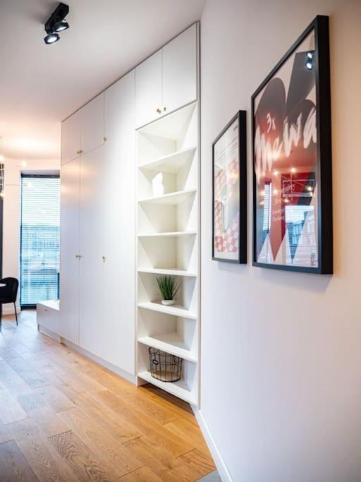 Chic Apartment In Historic Koneser Area Varşovia Exterior foto