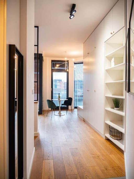 Chic Apartment In Historic Koneser Area Varşovia Exterior foto