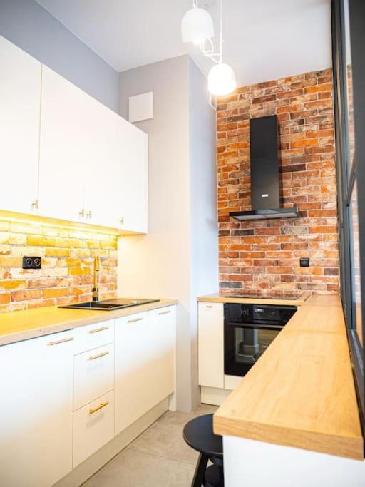 Chic Apartment In Historic Koneser Area Varşovia Exterior foto