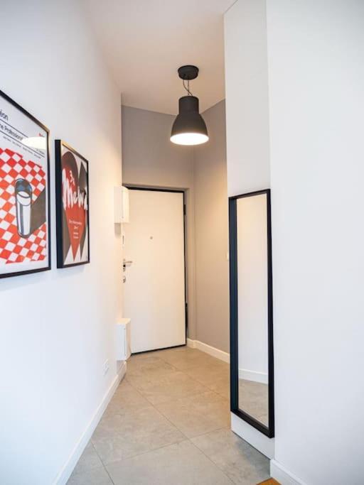 Chic Apartment In Historic Koneser Area Varşovia Exterior foto