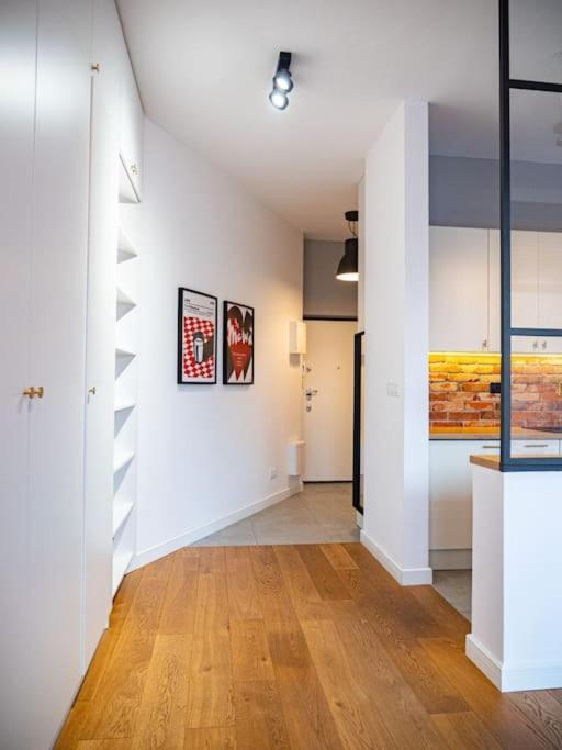 Chic Apartment In Historic Koneser Area Varşovia Exterior foto