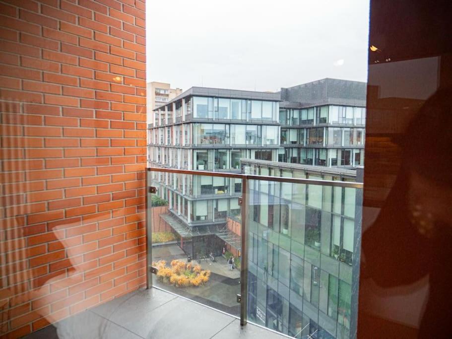 Chic Apartment In Historic Koneser Area Varşovia Exterior foto