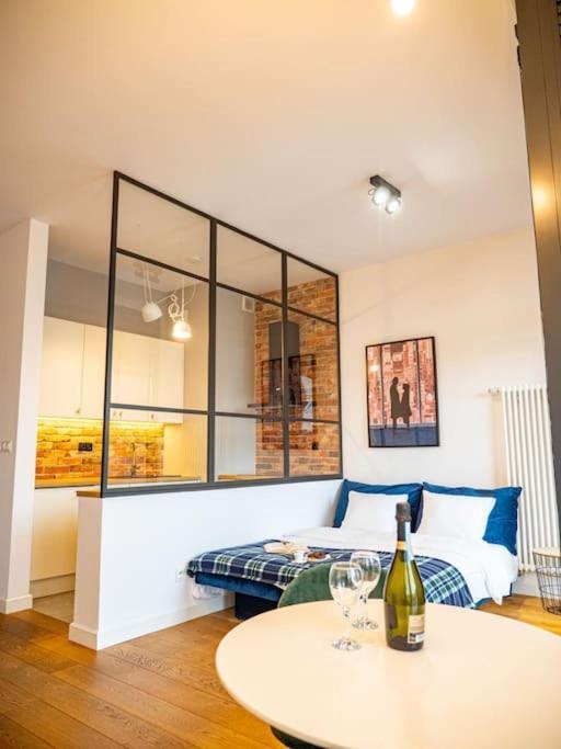 Chic Apartment In Historic Koneser Area Varşovia Exterior foto