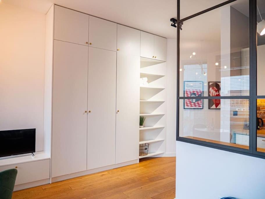 Chic Apartment In Historic Koneser Area Varşovia Exterior foto