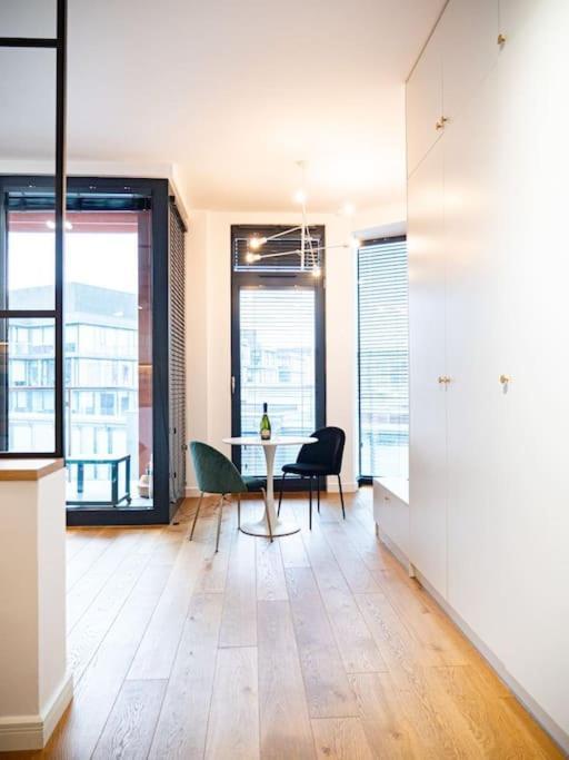 Chic Apartment In Historic Koneser Area Varşovia Exterior foto
