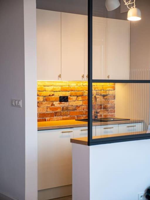 Chic Apartment In Historic Koneser Area Varşovia Exterior foto