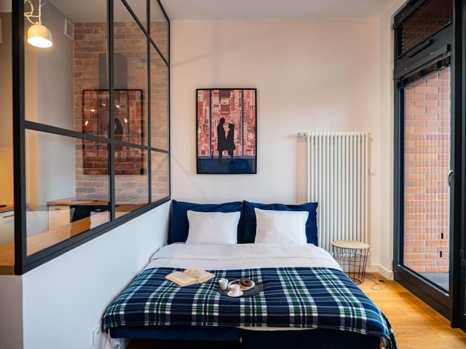 Chic Apartment In Historic Koneser Area Varşovia Exterior foto