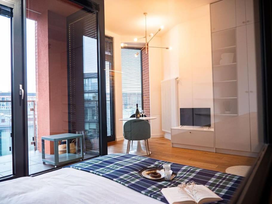Chic Apartment In Historic Koneser Area Varşovia Exterior foto