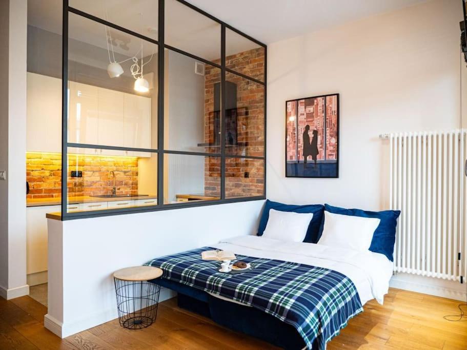 Chic Apartment In Historic Koneser Area Varşovia Exterior foto