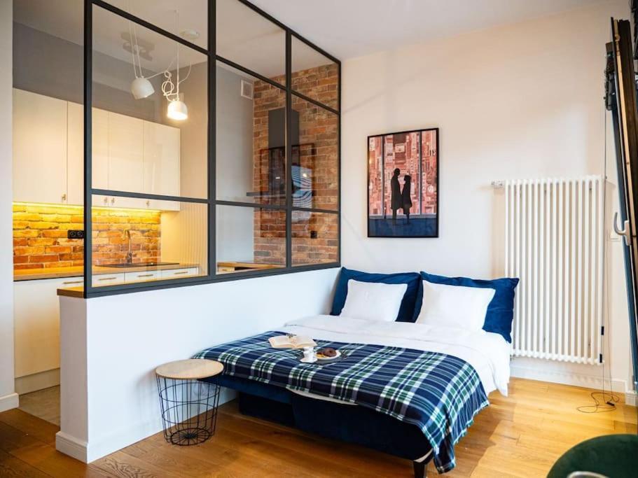 Chic Apartment In Historic Koneser Area Varşovia Exterior foto