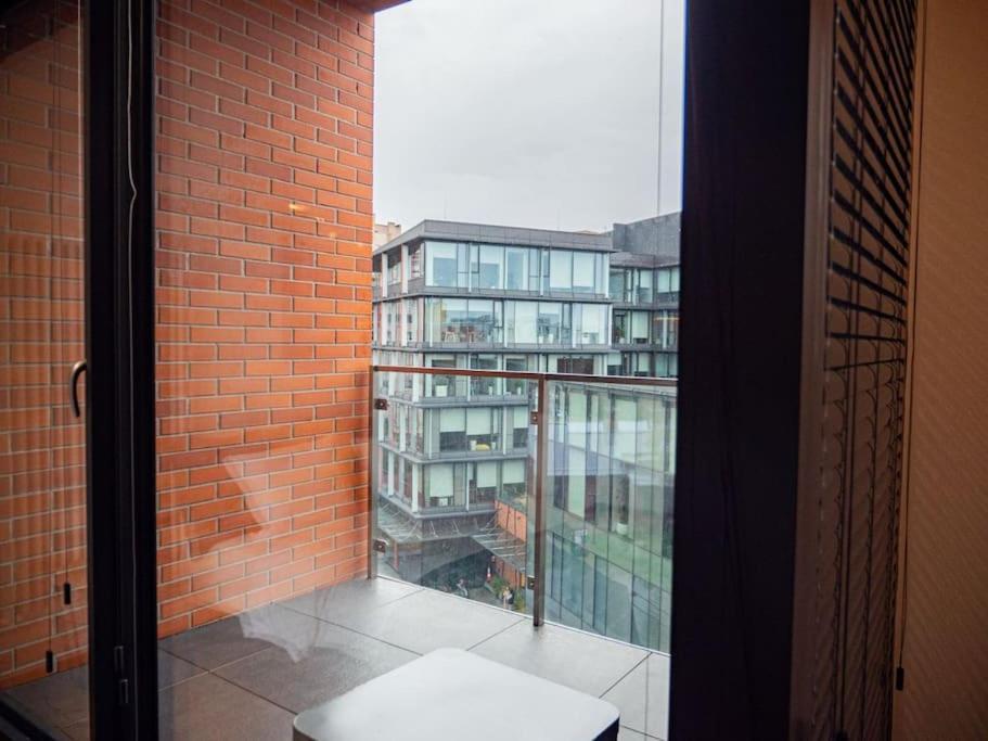 Chic Apartment In Historic Koneser Area Varşovia Exterior foto