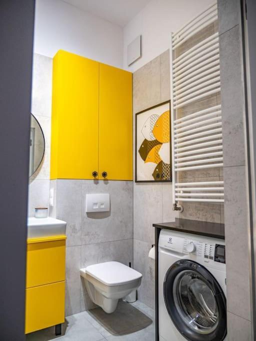 Chic Apartment In Historic Koneser Area Varşovia Exterior foto