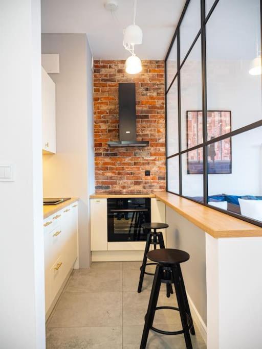 Chic Apartment In Historic Koneser Area Varşovia Exterior foto